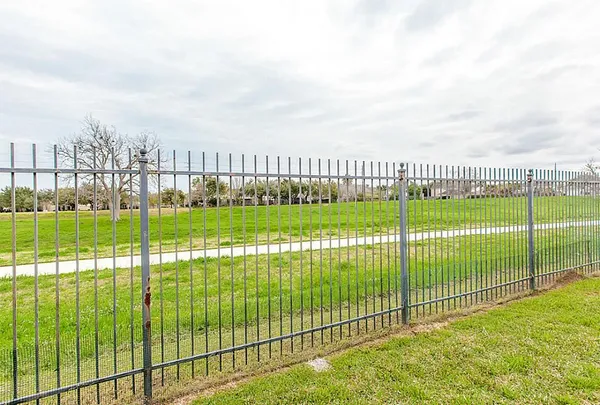 a view of a garden and yard