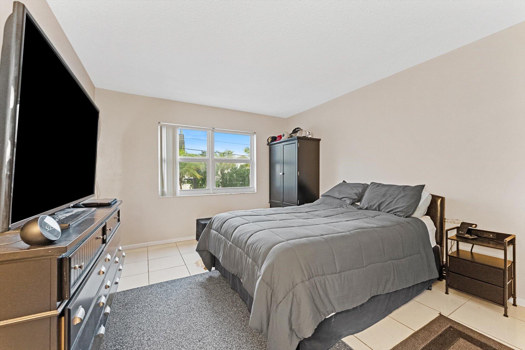 200 South Birch Road, Unit 204 Fort Lauderdale, FL 33316 - Photo 7 of 21 a bedroom with a bed and a flat screen tv