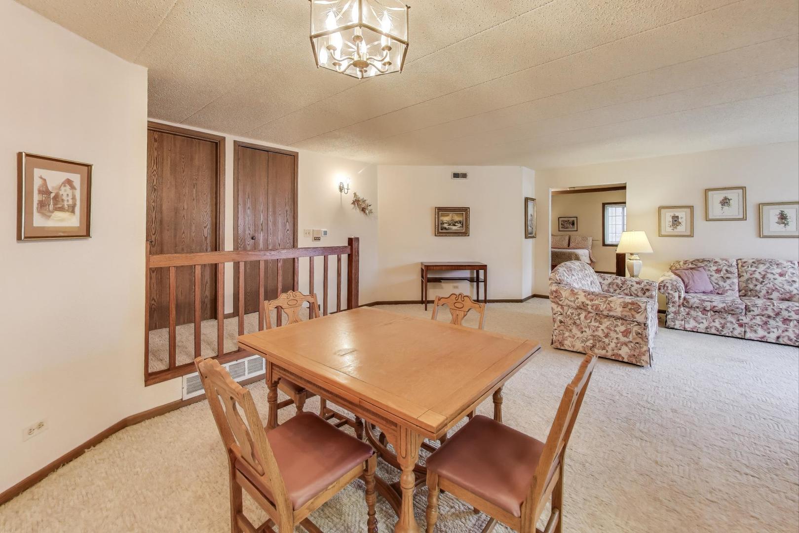 462 South President Street, Unit 202 Carol Stream, IL 60188 - Photo 8 of 26 a view of a dining room with furniture