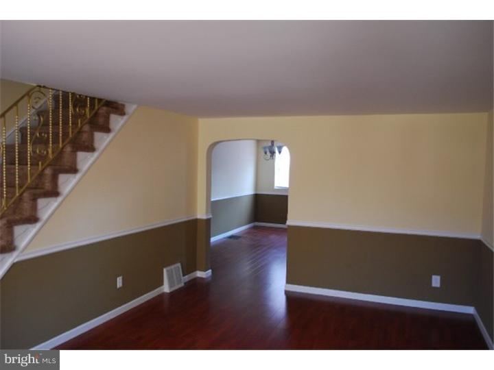 1317 Pennington Road Philadelphia, PA 19151 - Photo 4 of 4 Living Room