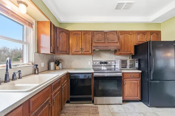 $525,000 | 58765 Travis Road, New Hudson, MI 48165