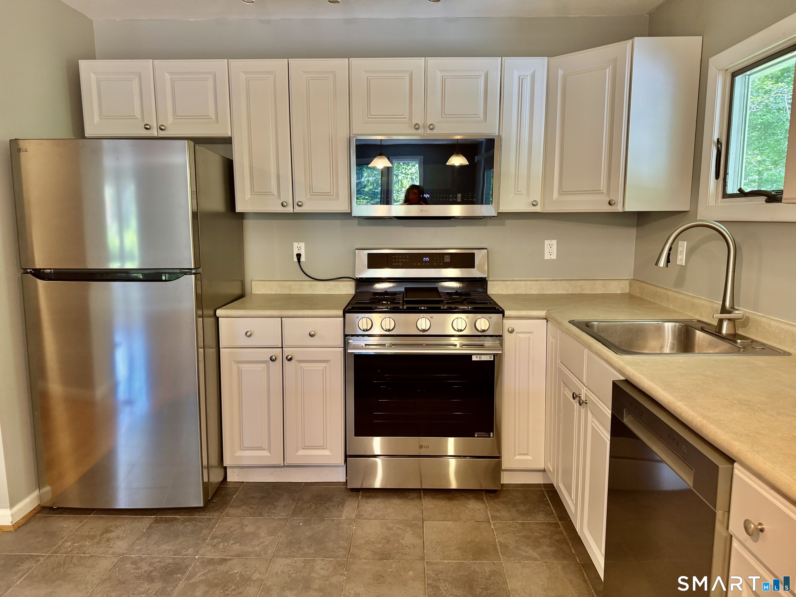 5 Wakerobin Road Norwalk, CT 06851 - Photo 9 of 27 Kitchen has all new stainless steel appliances
