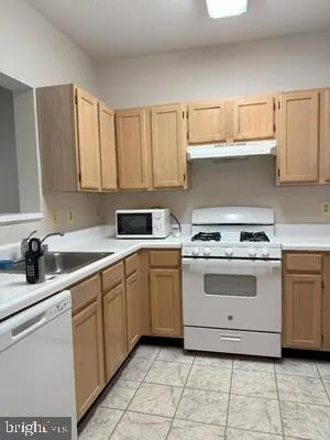 $2,000 | 12012 Taliesin Place, Unit 24, Reston, VA 20190