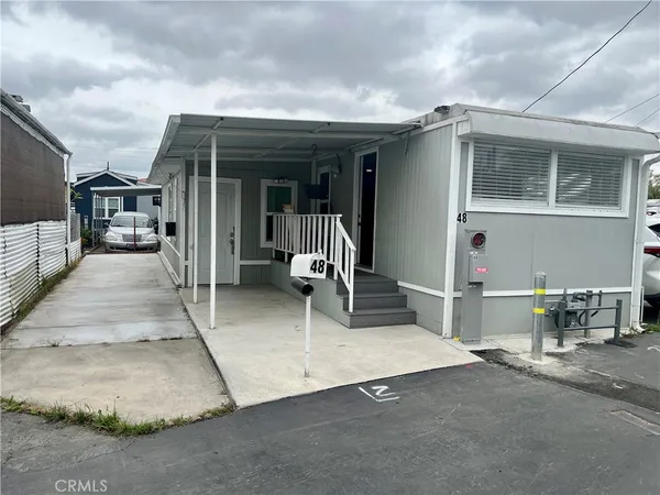 a view of a house with outdoor space