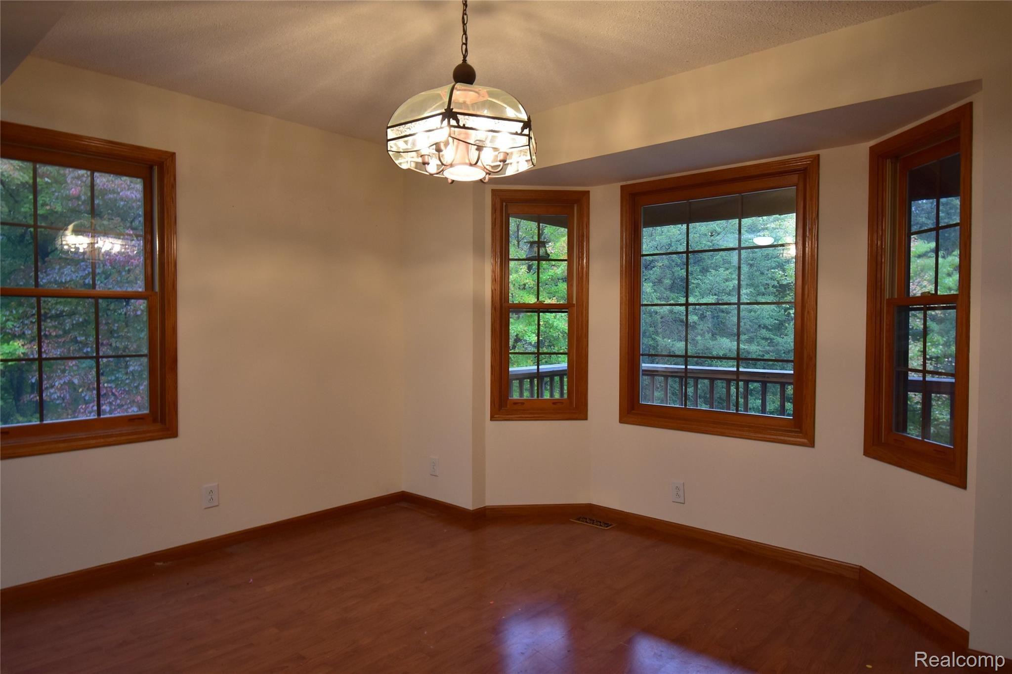 2053 Darwin Road Pinckney, MI 48169 - Photo 7 of 24 6 DINING.JPG