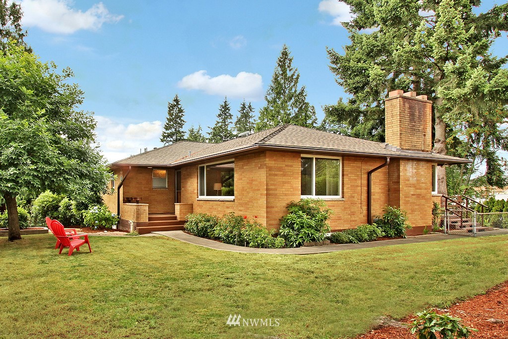 4615 Northeast 17th Street Renton, WA 98059 - Photo 2 of 21
