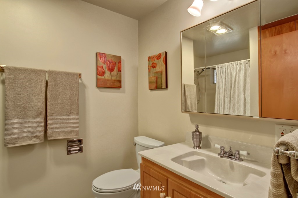 4615 Northeast 17th Street Renton, WA 98059 - Photo 12 of 21