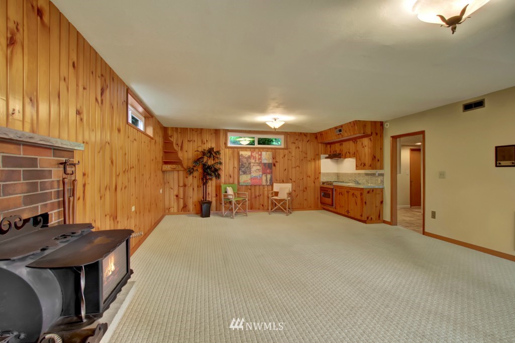 4615 Northeast 17th Street Renton, WA 98059 - Photo 14 of 21