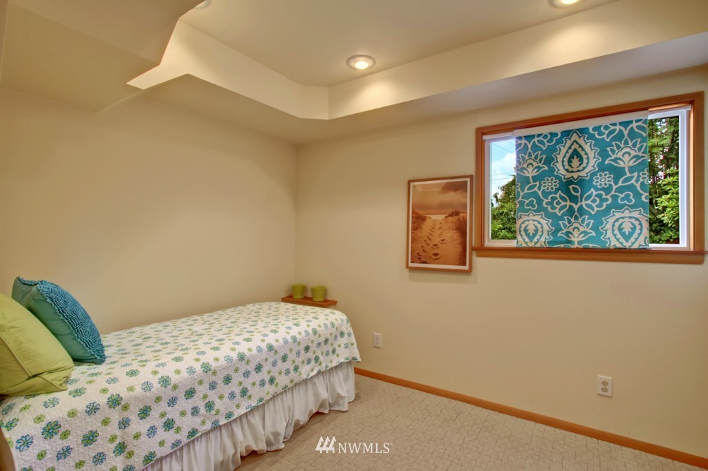 4615 Northeast 17th Street Renton, WA 98059 - Photo 15 of 21