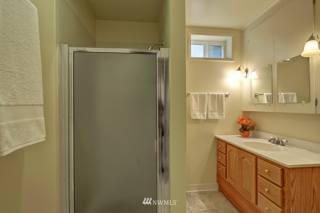 4615 Northeast 17th Street Renton, WA 98059 - Photo 16 of 21