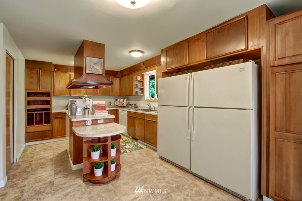 4615 Northeast 17th Street Renton, WA 98059 - Photo 7 of 21