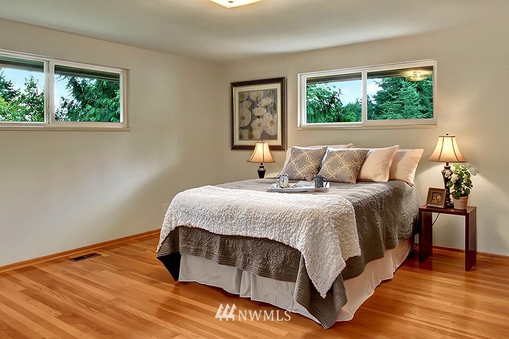 4615 Northeast 17th Street Renton, WA 98059 - Photo 8 of 21