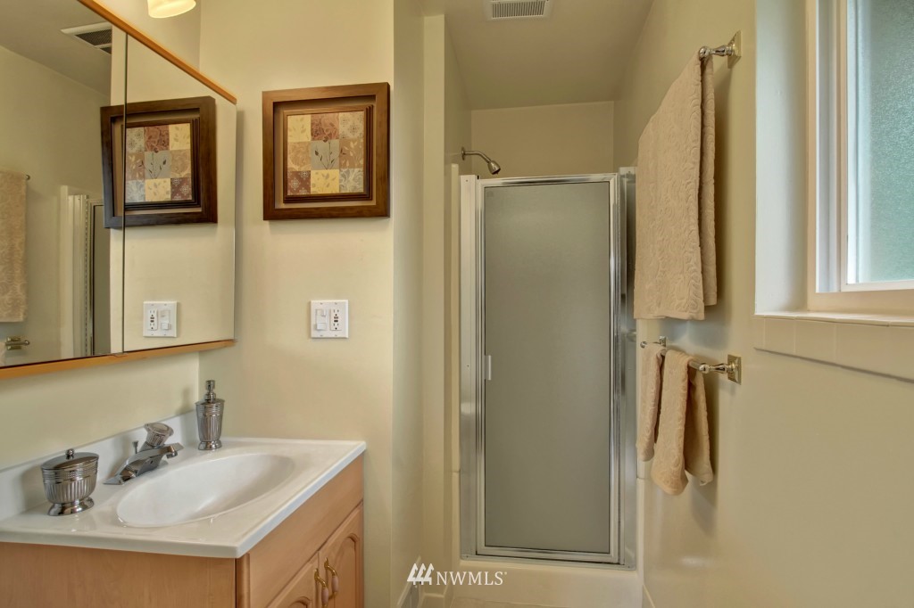 4615 Northeast 17th Street Renton, WA 98059 - Photo 10 of 21
