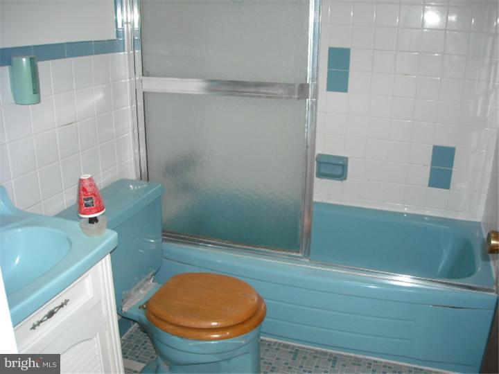 3284 Cromwell Road Philadelphia, PA 19114 - Photo 14 of 18 Bathroom