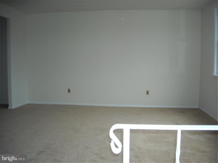 3284 Cromwell Road Philadelphia, PA 19114 - Photo 18 of 18 Living Room