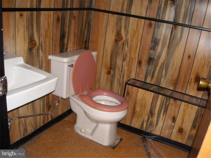 3284 Cromwell Road Philadelphia, PA 19114 - Photo 10 of 18 Bathroom
