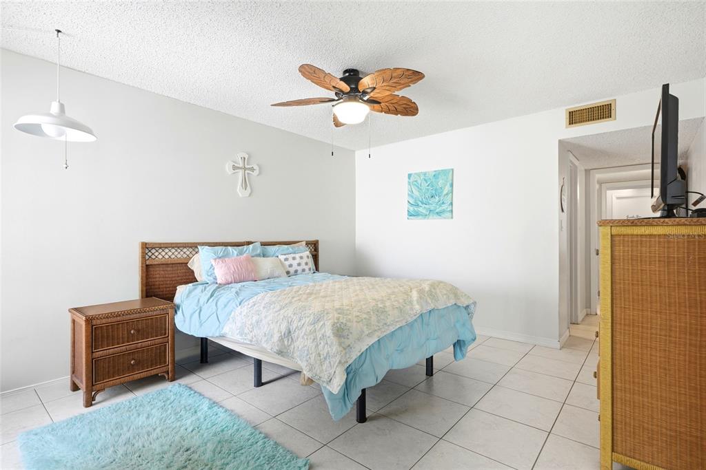 2062 Sunset Point Road, Unit 64 Clearwater, FL 33765 - Photo 15 of 46