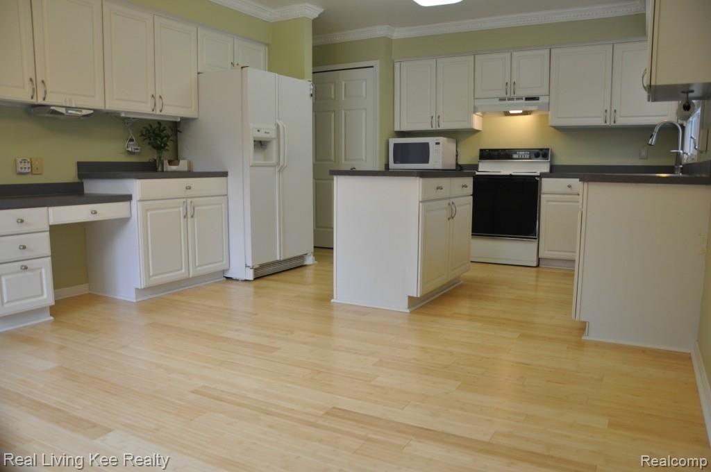 2192 Clinton View Circle Rochester, MI 48309 - Photo 14 of 35 DSC_0145.jpg