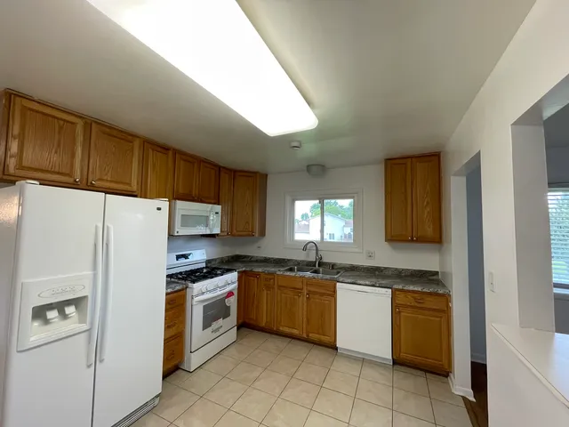 $460,000 | 1430 Haise Lane, Elk Grove Village, IL 60007