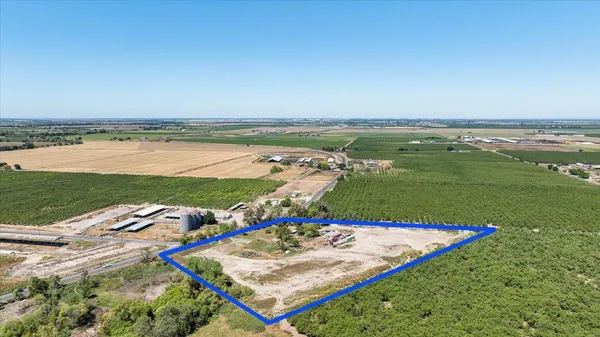 $989,000 | 28060 South Airport Way, Manteca, CA 95337