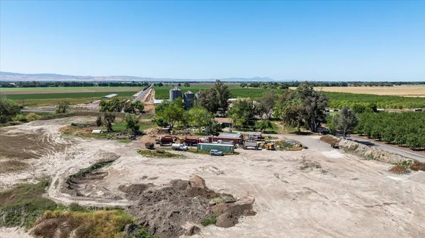 $989,000 | 28060 South Airport Way, Manteca, CA 95337