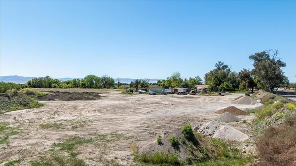 $989,000 | 28060 South Airport Way, Manteca, CA 95337