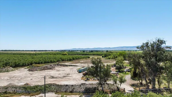 $989,000 | 28060 South Airport Way, Manteca, CA 95337