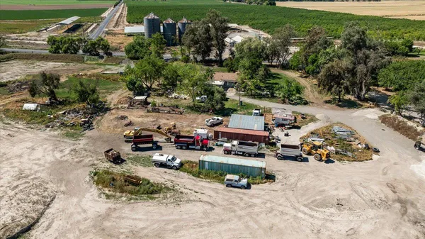 $989,000 | 28060 South Airport Way, Manteca, CA 95337