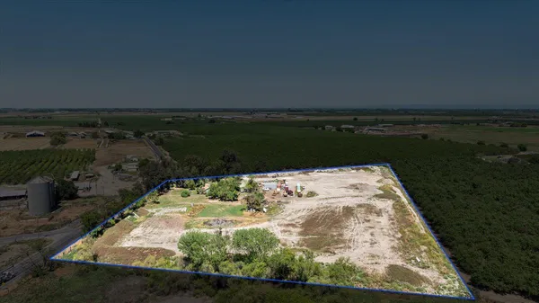 $989,000 | 28060 South Airport Way, Manteca, CA 95337