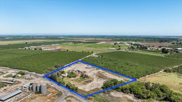 $989,000 | 28060 South Airport Way, Manteca, CA 95337