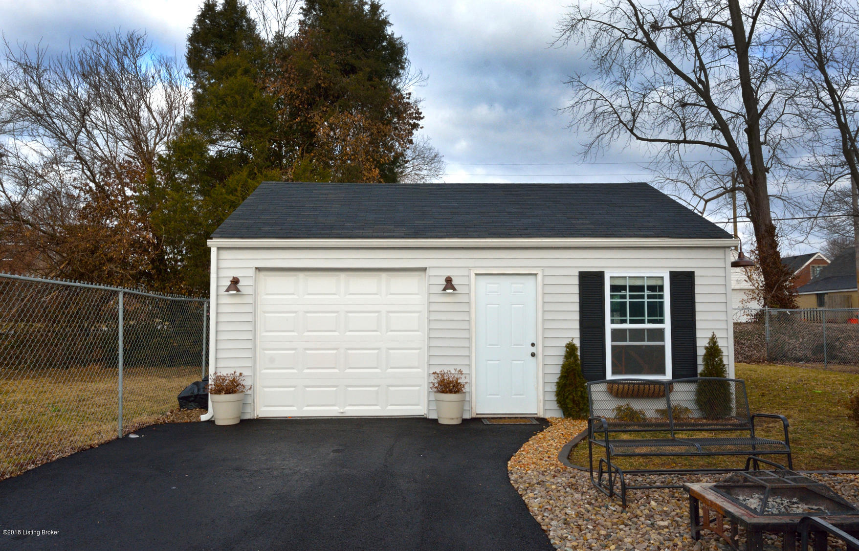 2621 Alanmede Road Louisville, KY 40205 - Photo 15 of 32 2621 Alanmede_9649_Garage3