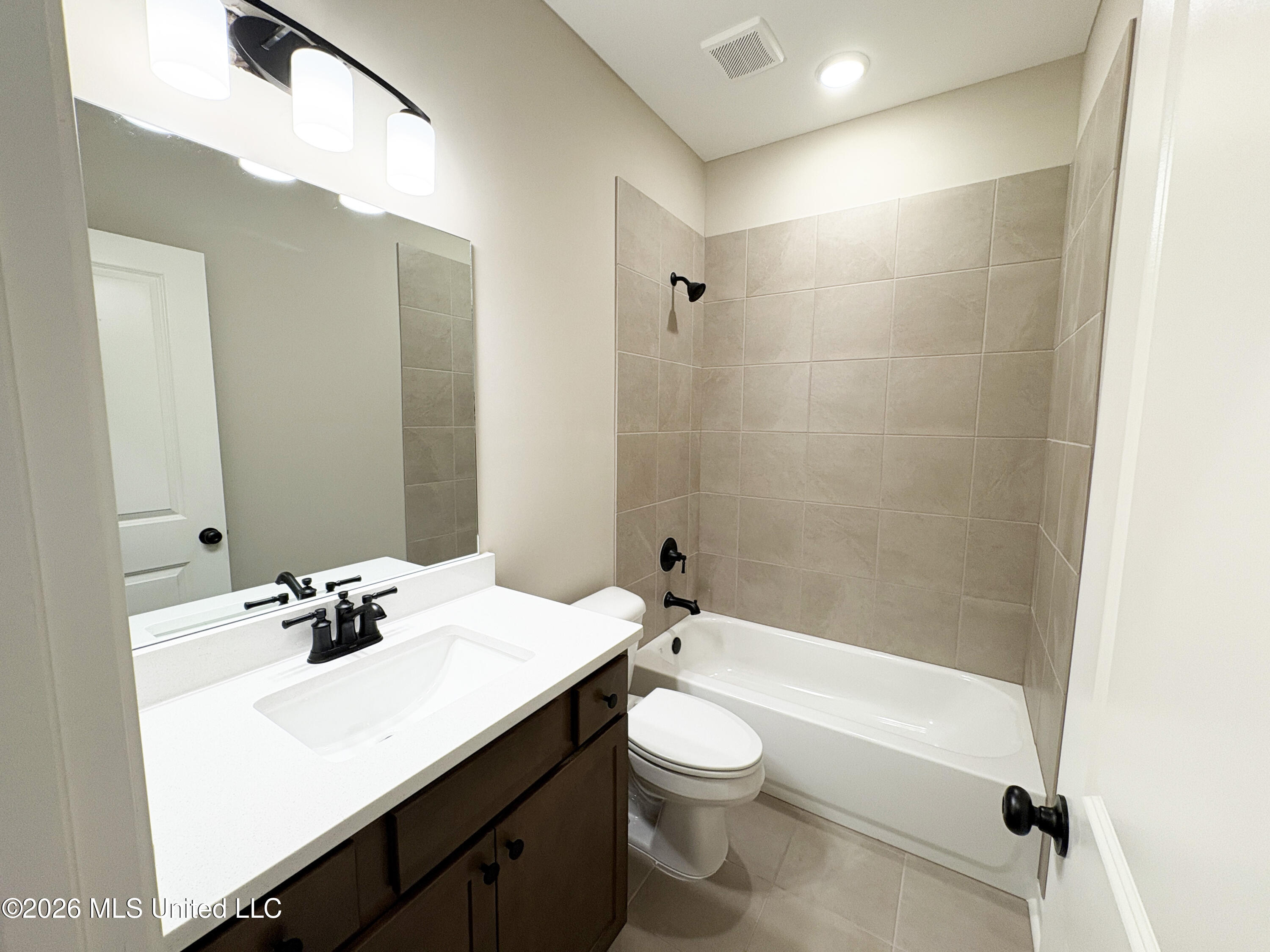 3491 Hatton Drive Nesbit, MS 38651 - Photo 13 of 20 Bathroom 2
