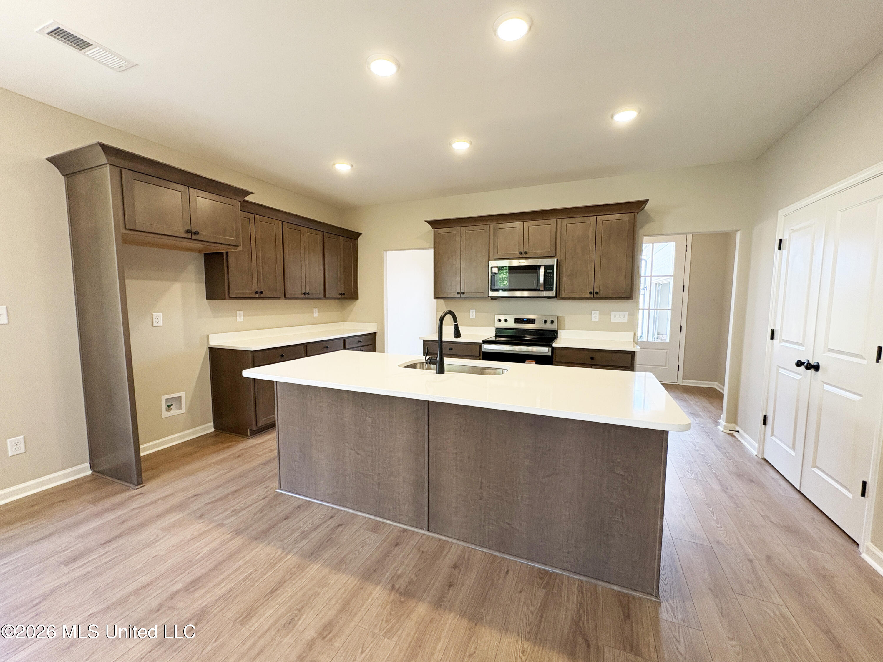 3491 Hatton Drive Nesbit, MS 38651 - Photo 3 of 20 Kitchen