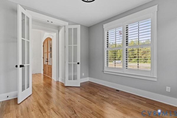10512 River Road Chesterfield, VA 23838 - Photo 14 of 64 Wood-finish flooring, white plantation shutters, F