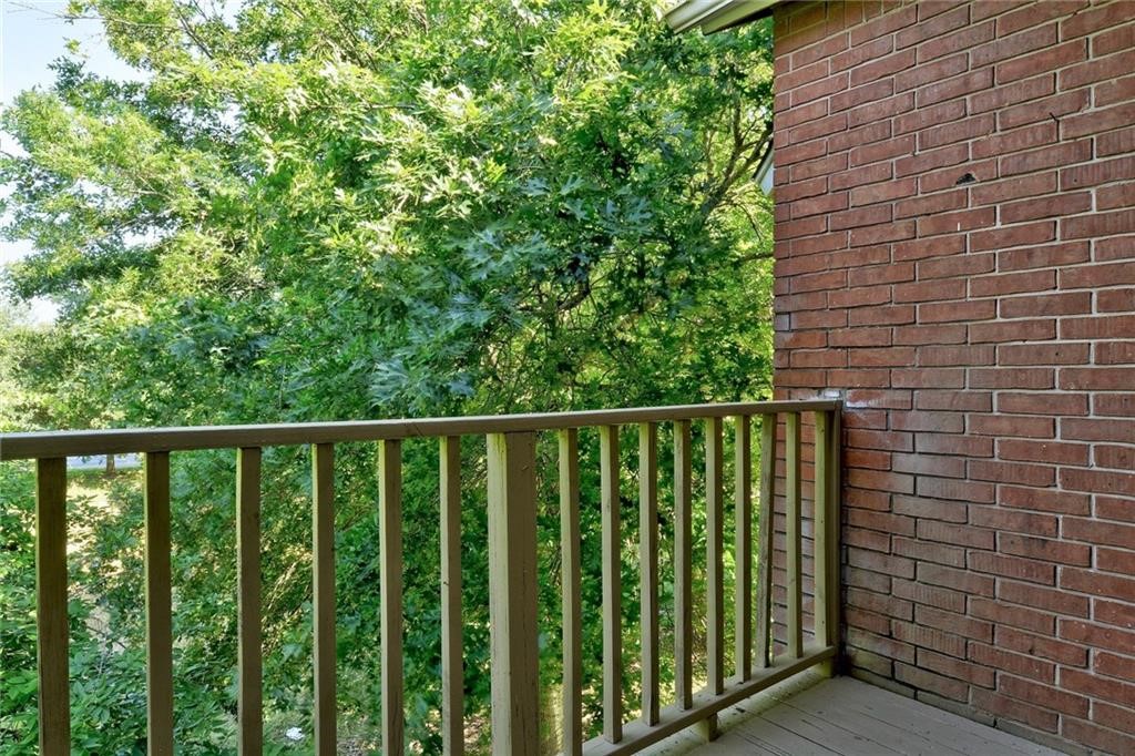 9509 Kempler Drive Austin, TX 78748 - Photo 10 of 12 a balcony with an outdoor space