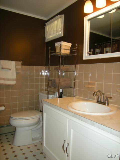 3836 Barberry Road Center Valley, PA 18034 - Photo 32 of 34 Gallery Image 32