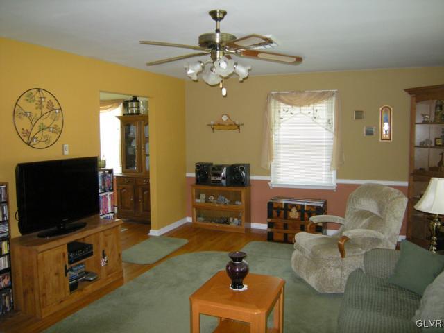 3836 Barberry Road Center Valley, PA 18034 - Photo 4 of 34 Gallery Image 4