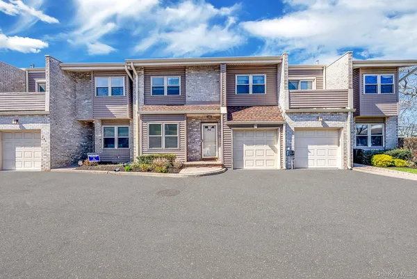 $785,000 | 2840 Nicole Court, Oceanside, NY 11572