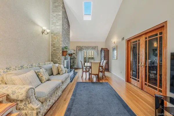 $785,000 | 2840 Nicole Court, Oceanside, NY 11572