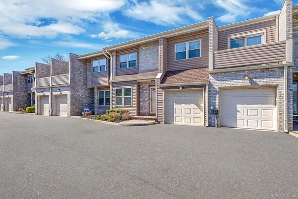 $785,000 | 2840 Nicole Court, Oceanside, NY 11572