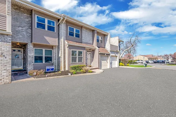 $785,000 | 2840 Nicole Court, Oceanside, NY 11572