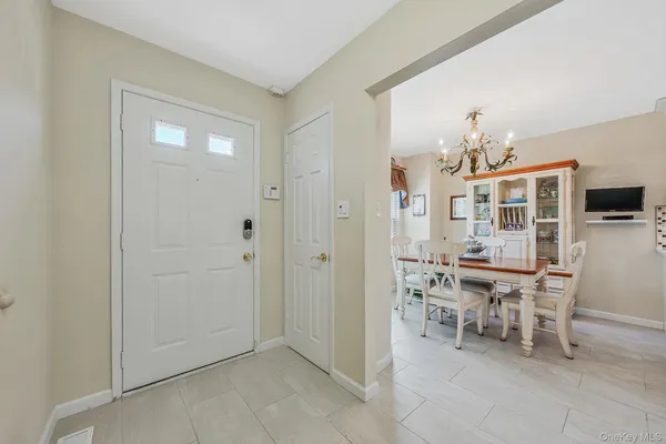 $785,000 | 2840 Nicole Court, Oceanside, NY 11572