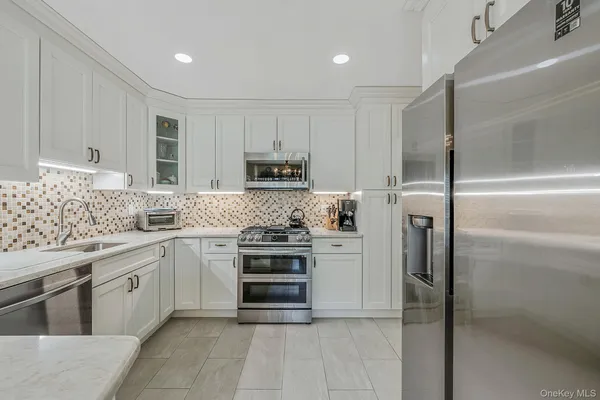 $785,000 | 2840 Nicole Court, Oceanside, NY 11572