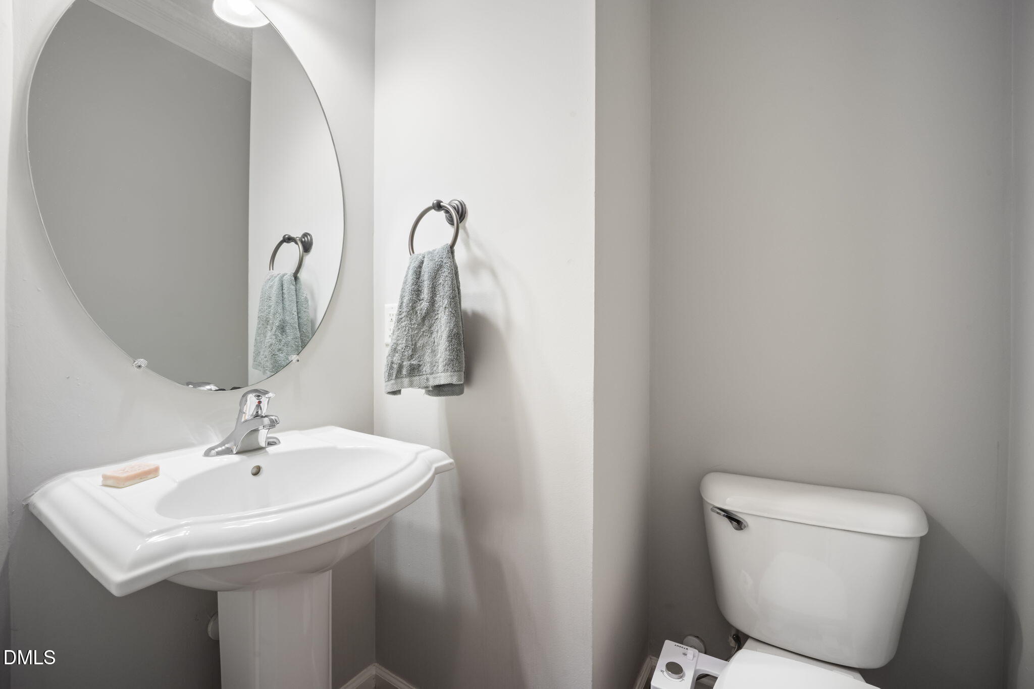 8823 Orchard Grove Way Raleigh, NC 27612 - Photo 12 of 34 8-web-or-mls-484A3936