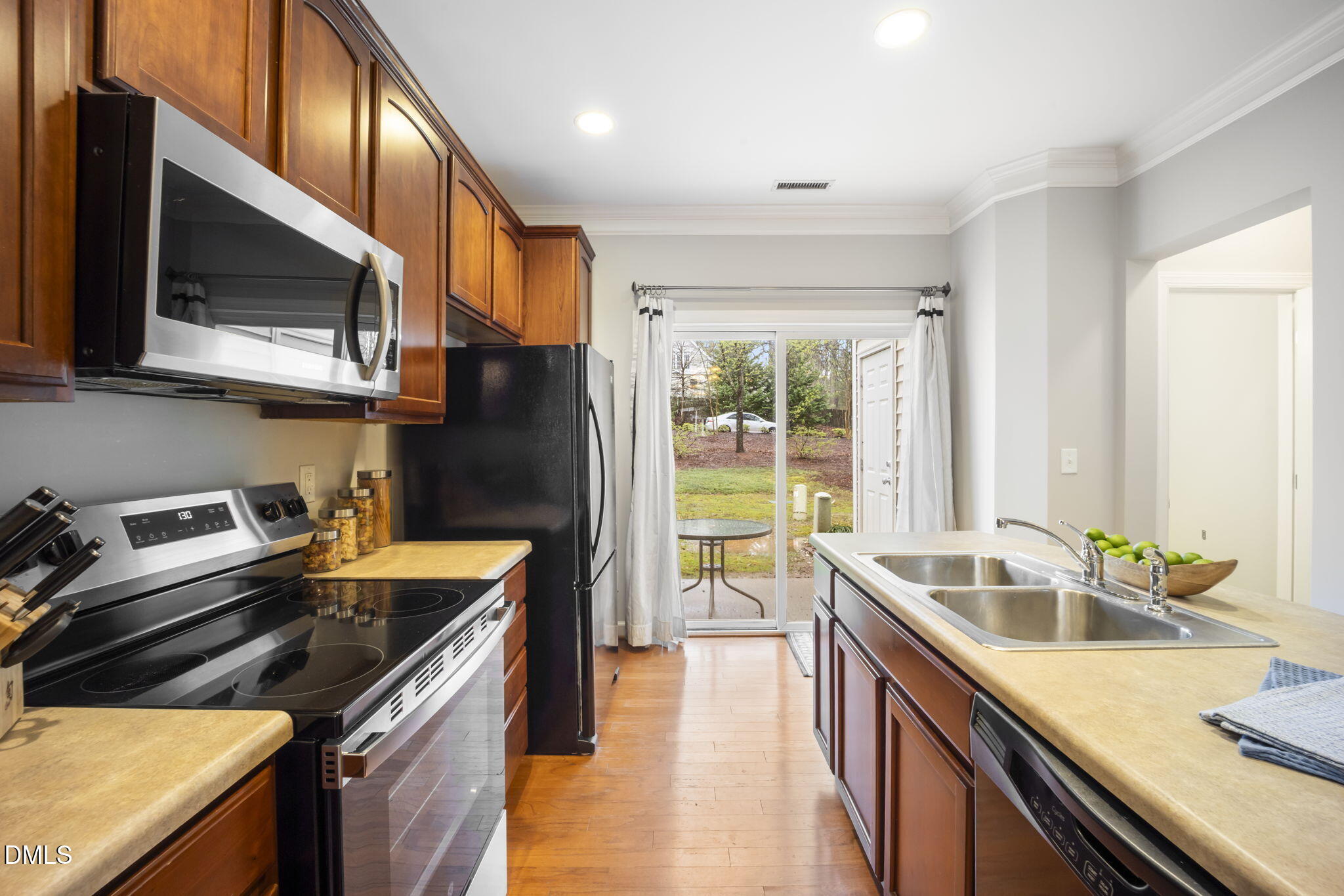 8823 Orchard Grove Way Raleigh, NC 27612 - Photo 13 of 34 9-web-or-mls-484A3951