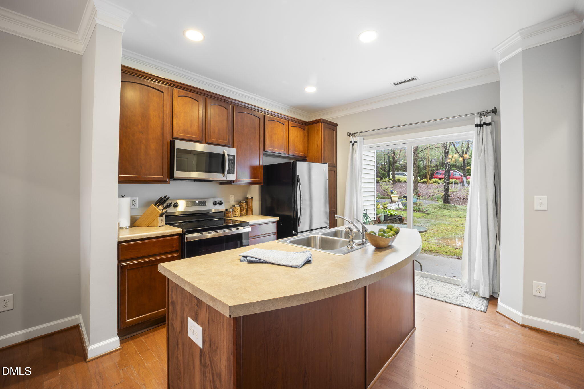 8823 Orchard Grove Way Raleigh, NC 27612 - Photo 15 of 34 10-web-or-mls-484A3956