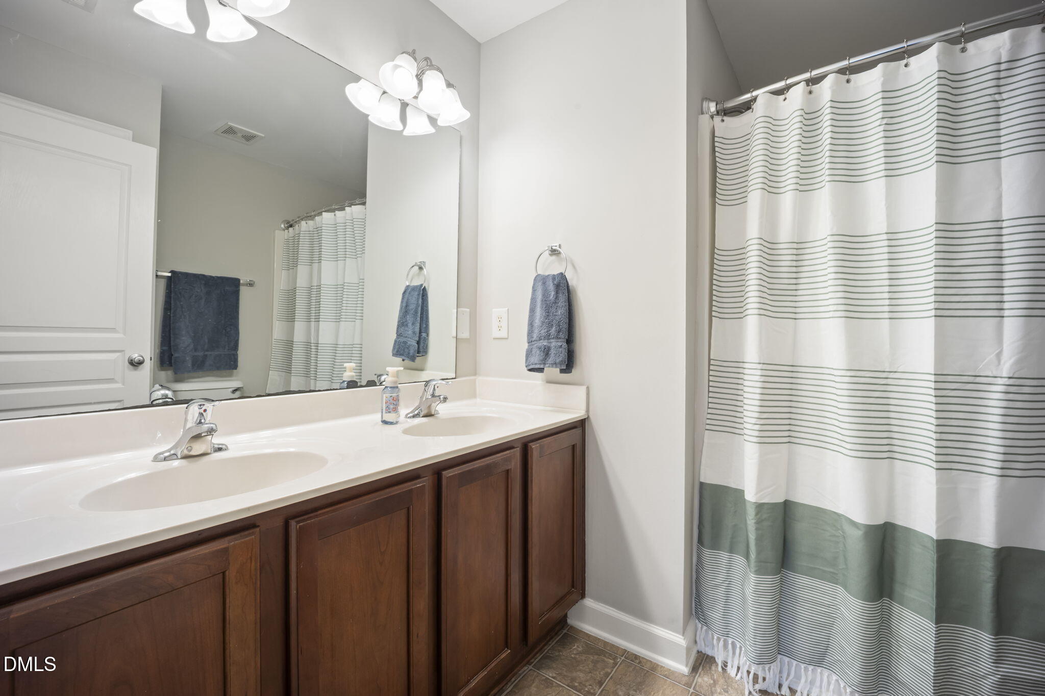 8823 Orchard Grove Way Raleigh, NC 27612 - Photo 20 of 34 16-web-or-mls-484A3926