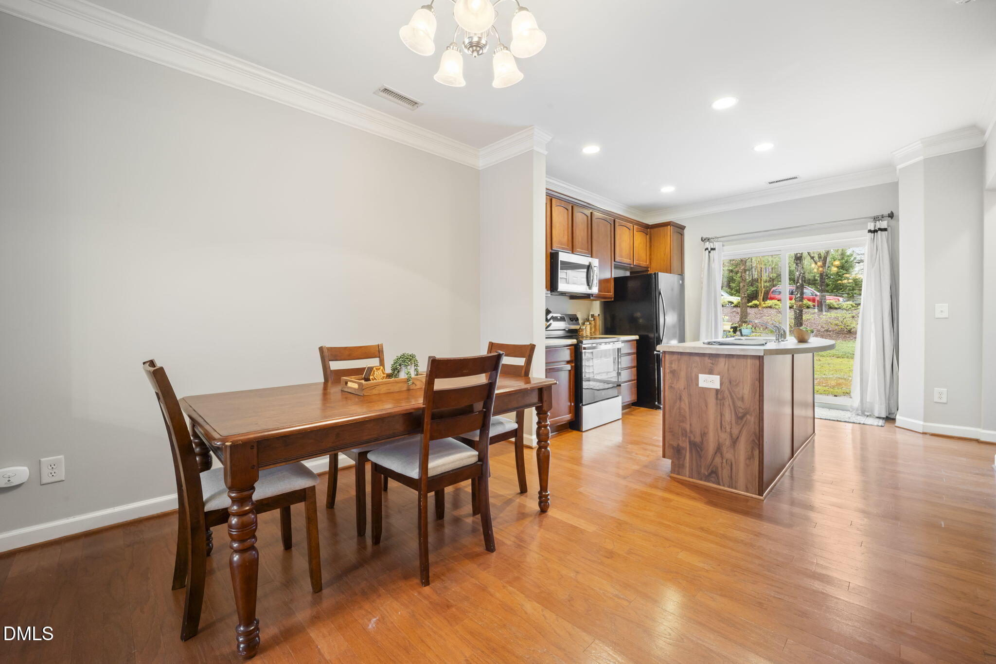 8823 Orchard Grove Way Raleigh, NC 27612 - Photo 9 of 34 6-web-or-mls-484A3941