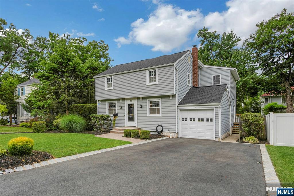 15 Colonial Road Tenafly, NJ 07670 - Photo 4 of 40