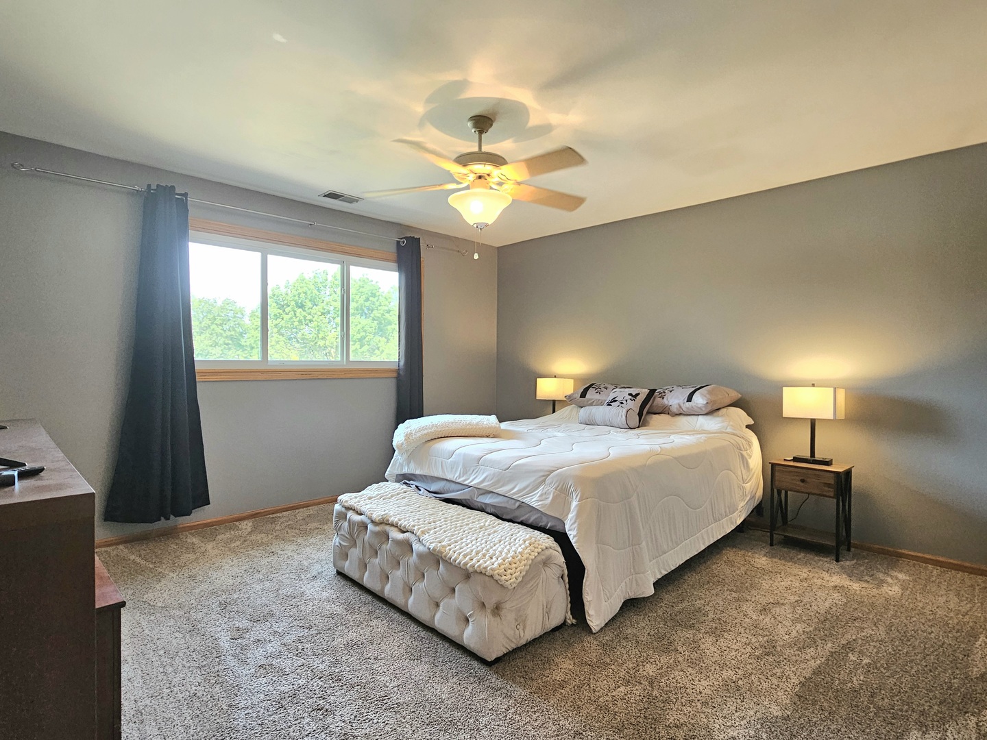 19451 Lancaster Drive Mokena, IL 60448 - Photo 22 of 32 a bedroom with a bed and a chandelier